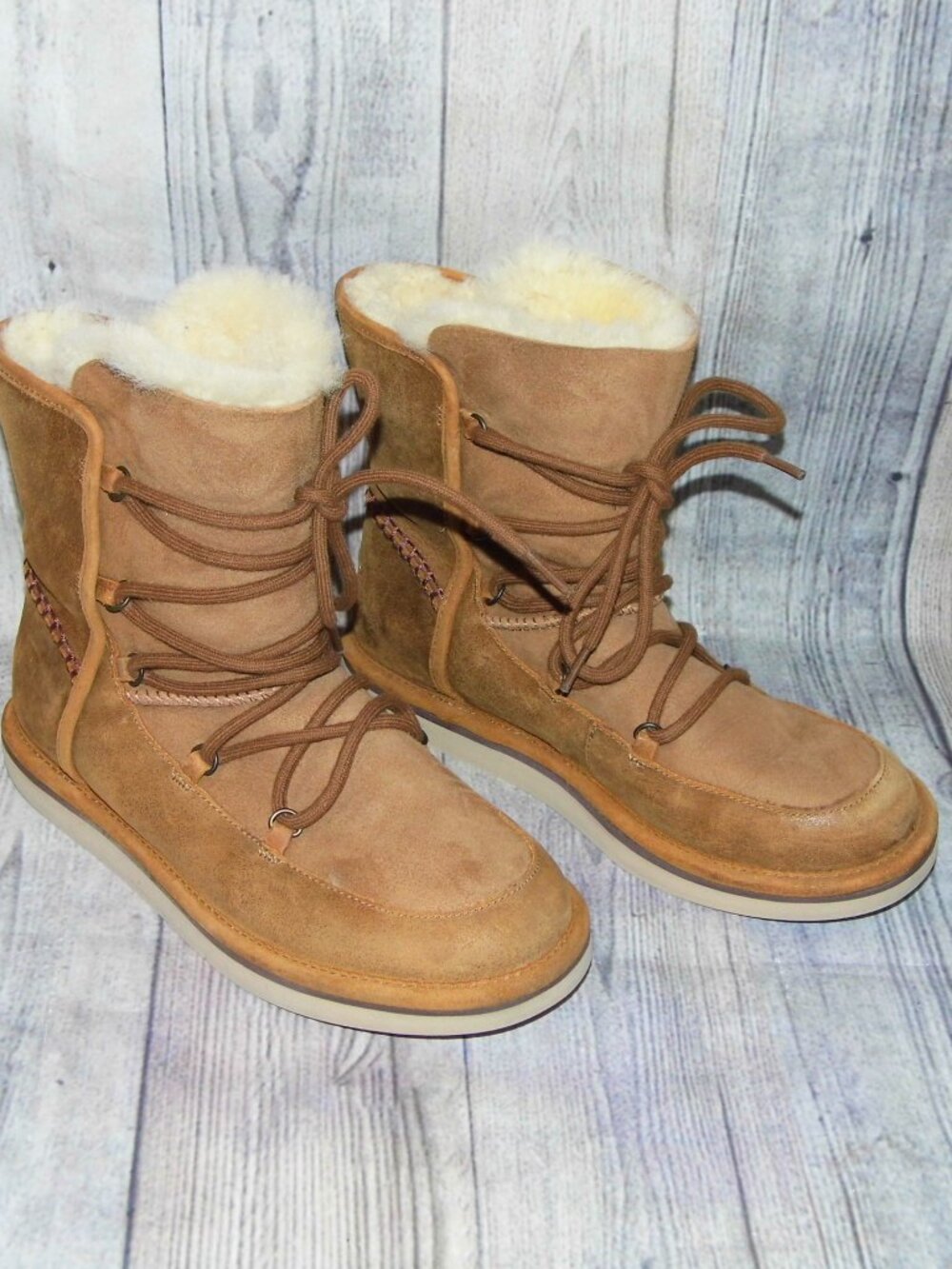UGG Lodge Chestnut Suede/Sheepskin Boots Womens Size 8